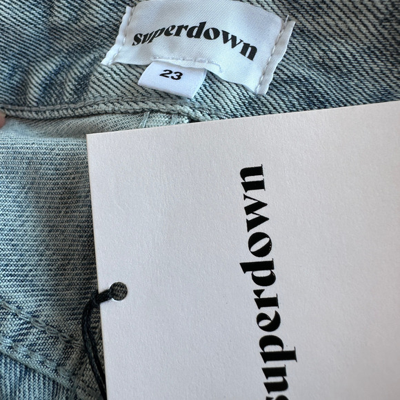 Superdown Rigid Tapered Jean SIZE 23 But Slit Bailee Light Wash Revolve $72 NEW - Picture 7 of 7